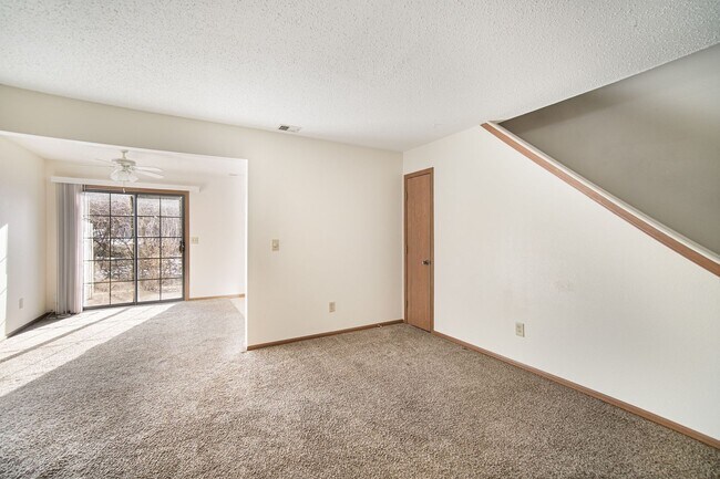 Foto del edificio - 410 NW Nottingham Ln