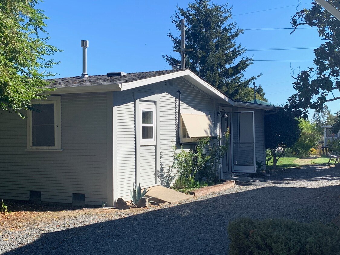 2855 Old Gravenstein Hwy, Sebastopol, CA 95472 House Rental in