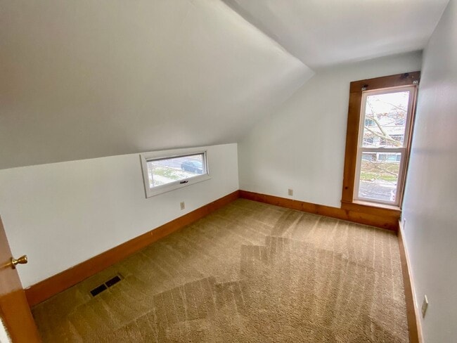 Building Photo - 511
