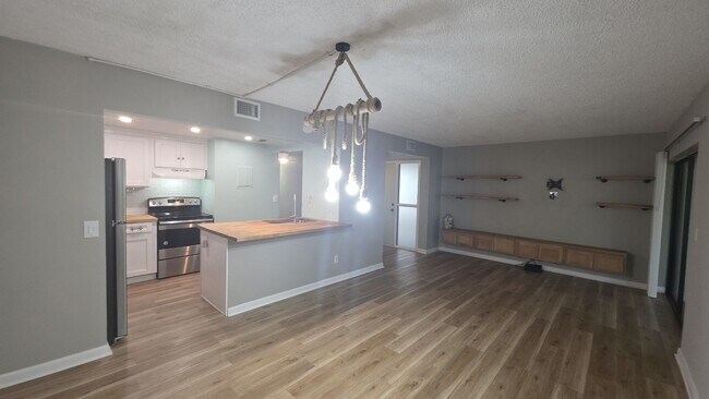 Foto del edificio - 2 Bedroom 2 Bath Condo just 10 Minutes from Downtown St Augustine and Beaches