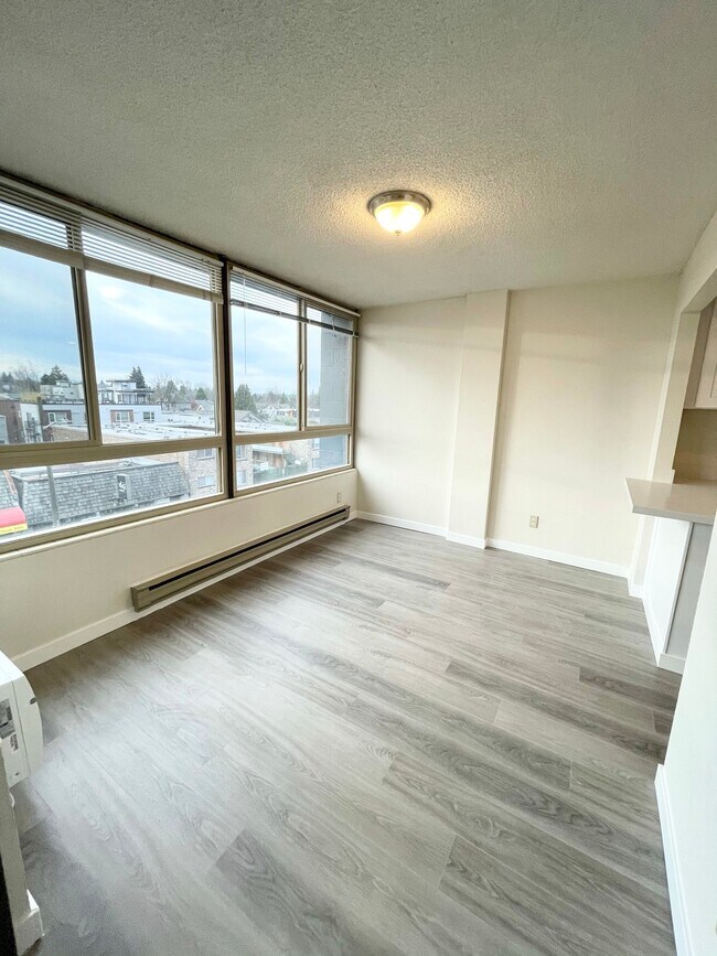 Foto del edificio - 5200 University Way NE