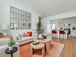 Building Photo - LEO at Cartersville