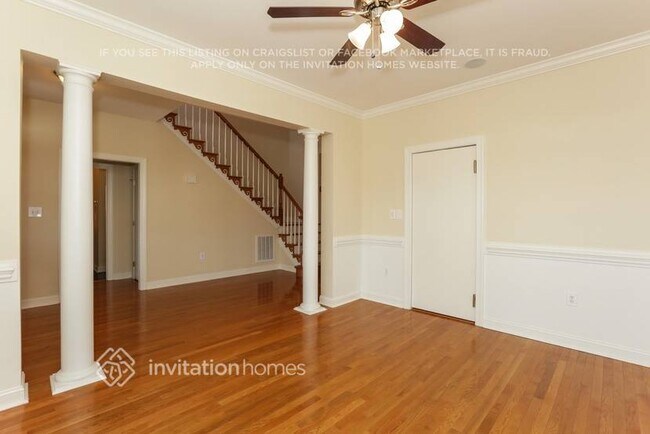 Foto del edificio - 3915 Lake Park Rd