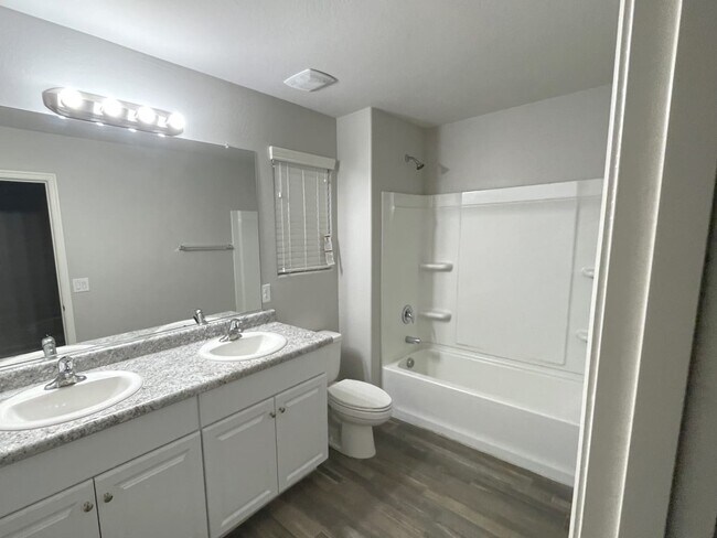 Building Photo - 933 E Agua Fria Ln