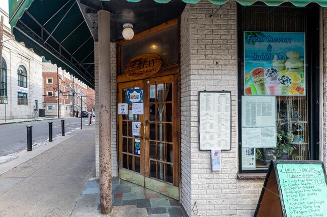 Entrance - 99 Washington St