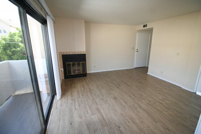 Building Photo - 10753 Lawler St