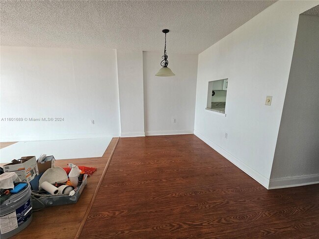 Building Photo - 13120 SW 92nd Ave