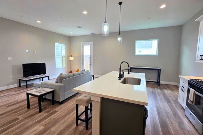 Foto del edificio - 8326 Curry Rd