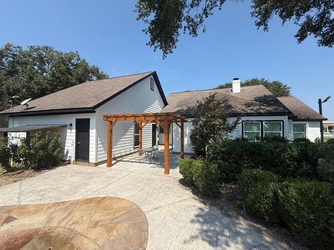 Building Photo - 16711 Huffmeister Rd