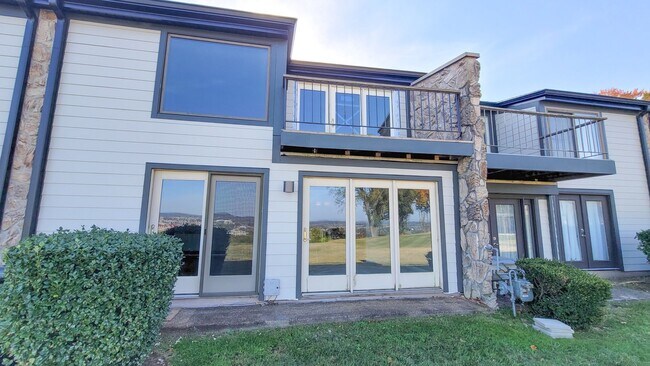 Foto del edificio - Knoxville 37920 - 2 bedroom condo overlook...