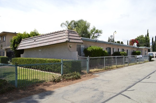 Building Photo - Stoneridge Apartments