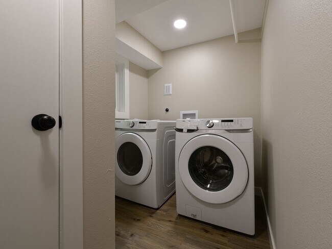 Foto del edificio - 2132-2134 NW Aspen Ave