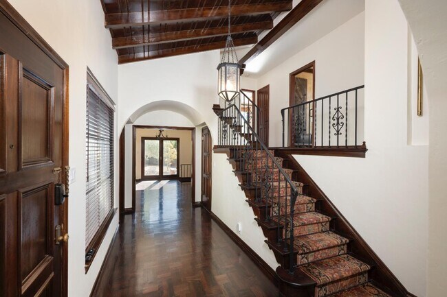 Foto del edificio - 341 Laurel Ave
