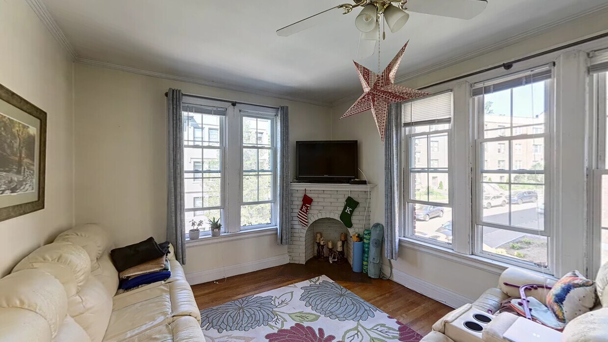 Primary Photo - 18 Glenville Ave