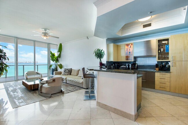 Foto del edificio - 100 South Pointe Dr