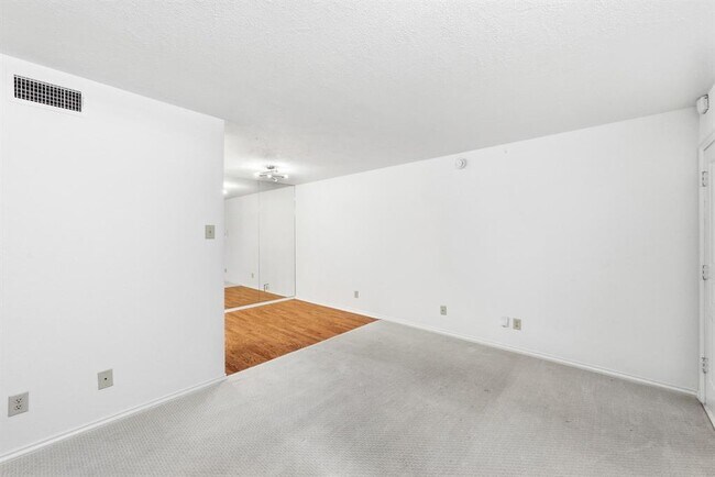 Foto del edificio - 505 W 7th St