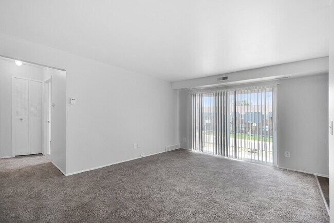 Foto del edificio - Warren Woods