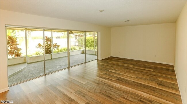 Building Photo - 5654 Eichen Cir