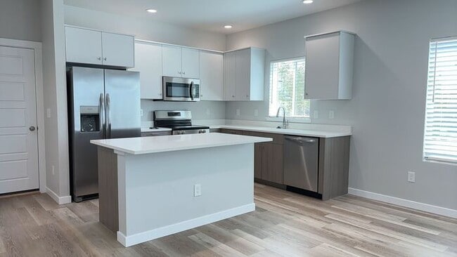 Building Photo - Roe Street Townhomes