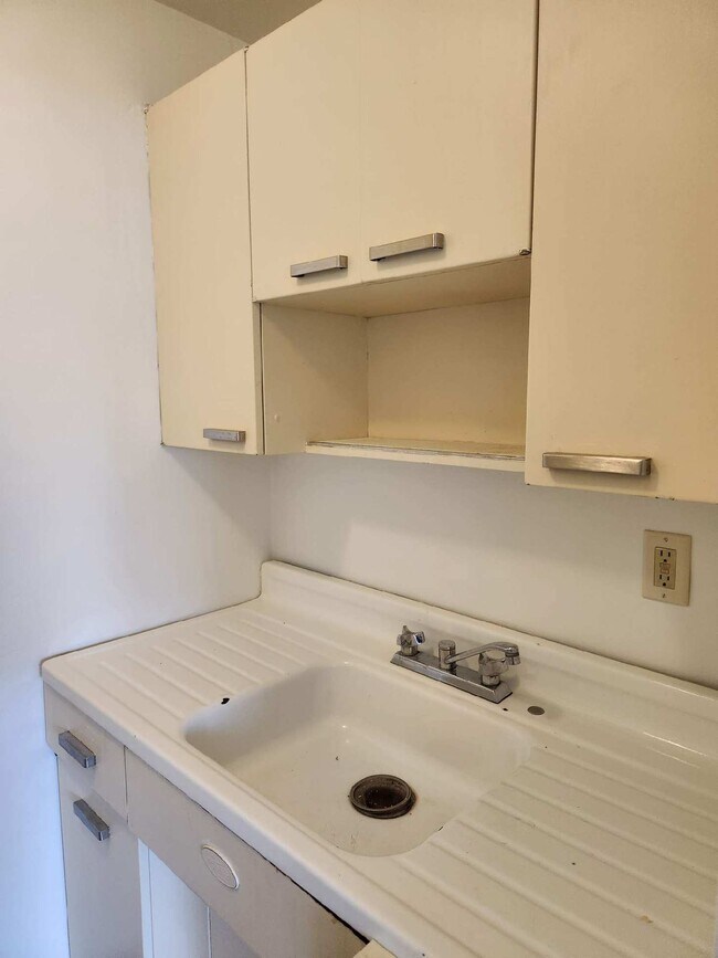 Kitchen - 3535 State St