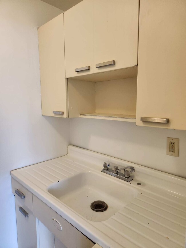 Kitchen - 3535 State St