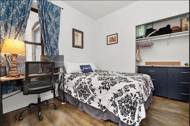 Foto del edificio - 6 W 107th St