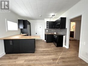 Building Photo - 131 Reserve St