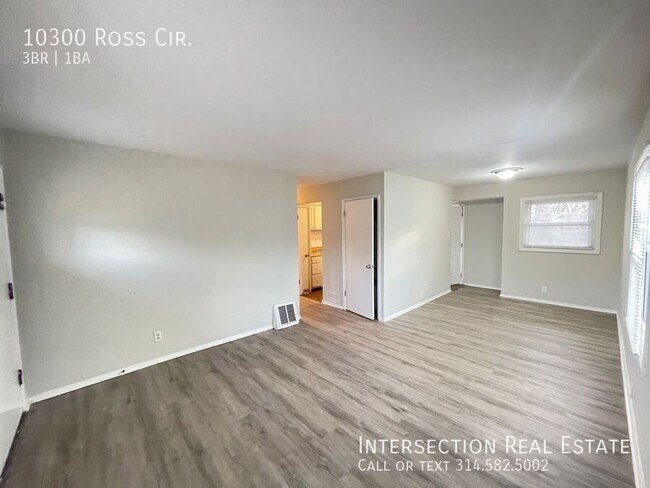 Building Photo - 10300 Ross Cir