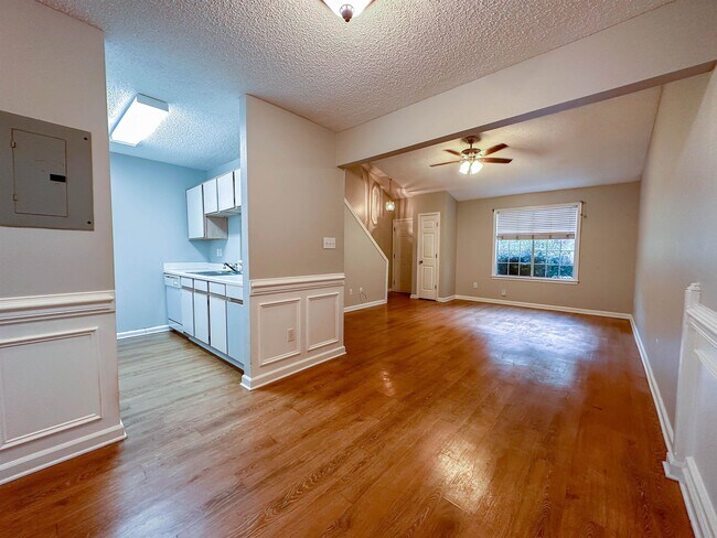 Foto del edificio - 2310 Tina Dr