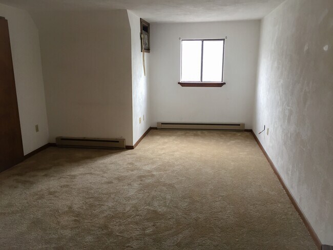 Spacious Living Room - 511 Race St