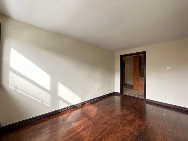 Building Photo - 1320 Gillespie Ave