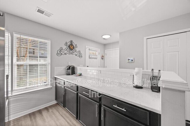 Foto del edificio - 16865 Timber Crossing Rd