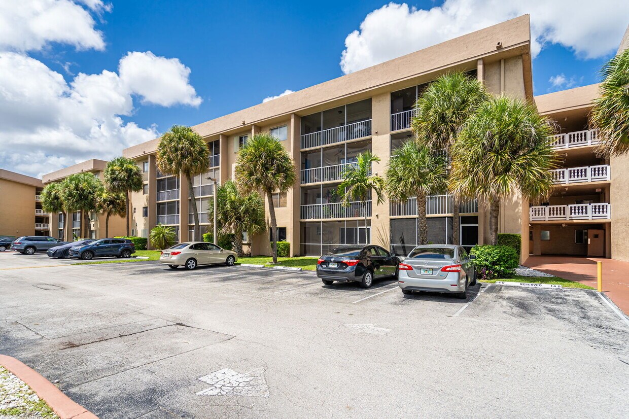 Photo - 17000 Northwest 67th Avenue Apt #325, Hialeah, FL 33015 - 3 BR 2 BA Condo