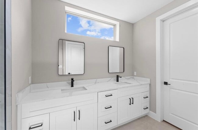 Building Photo - 20003 Venetto St