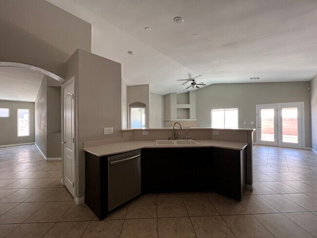 Building Photo - 9 E Verde Way