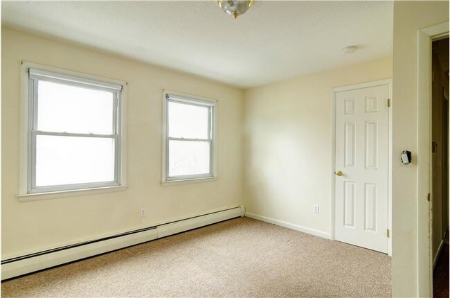 Building Photo - 212 Hansen Ave