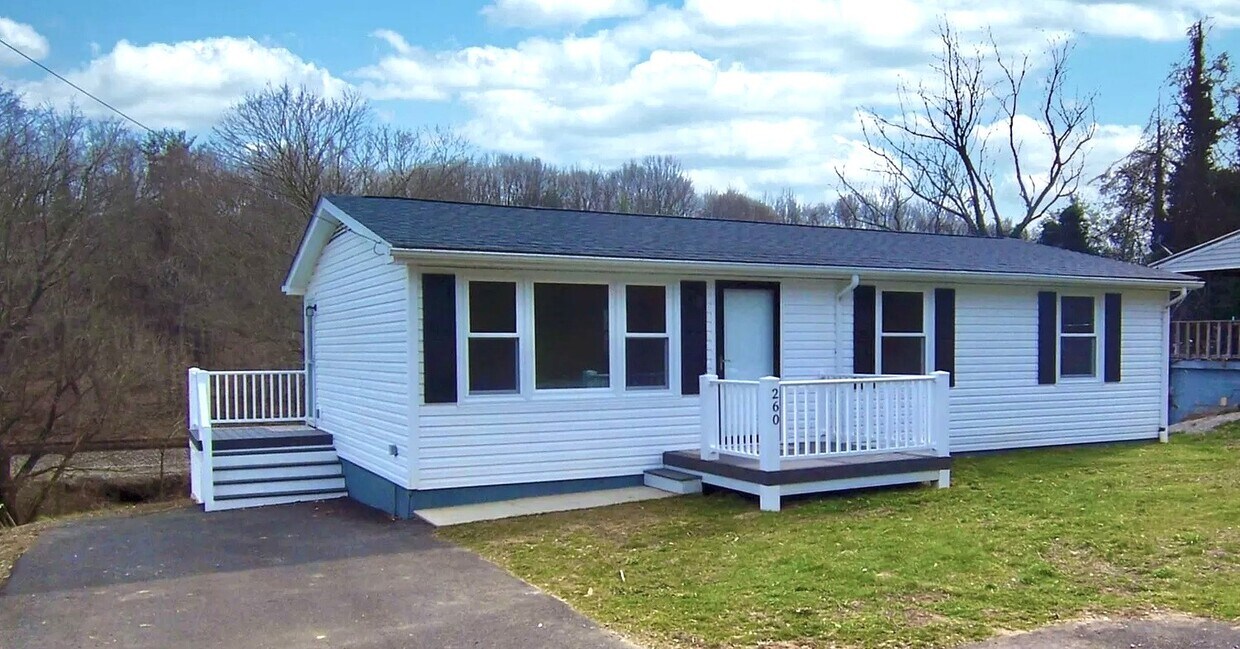 Primary Photo - 260 Lucas St