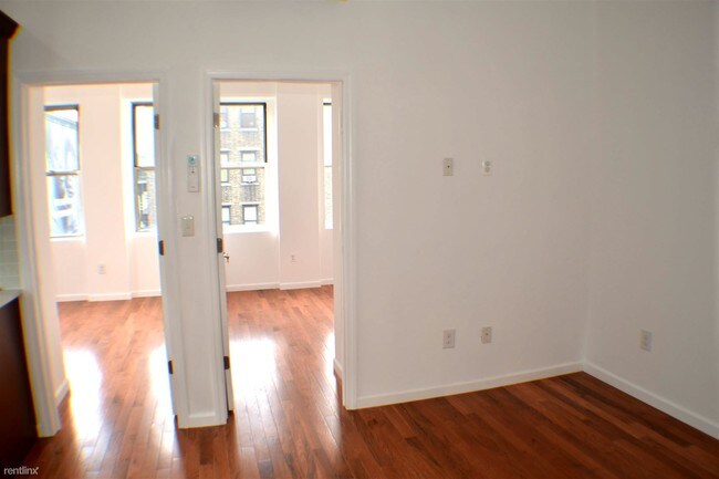 Building Photo - 3018 Broadway
