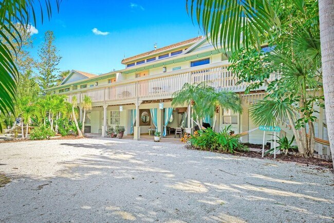 Building Photo - 2BR- 6905 D