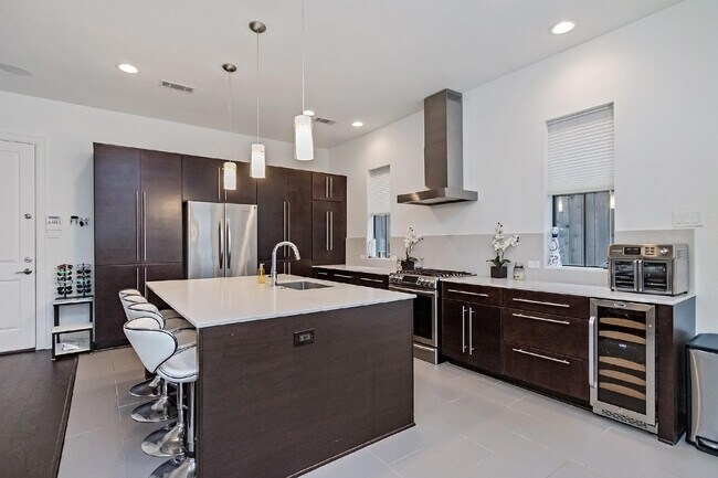 Building Photo - 2011 Colorado St