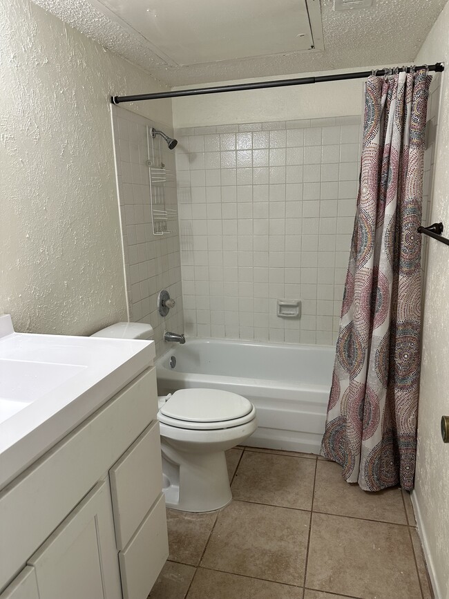 Foto del edificio - 9170 Forest Ln
