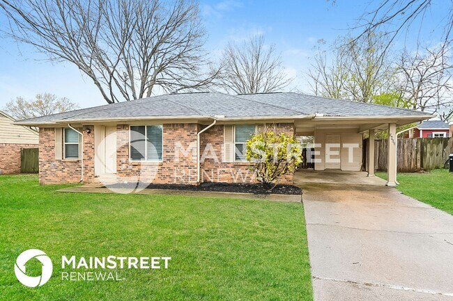 Building Photo - 3400 Greenway Dr