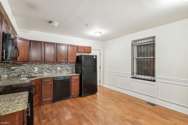 Foto del edificio - 4 br, 4 bath Triplex - 1708 CECIL B MOORE ...