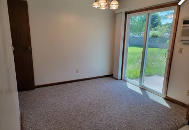 Building Photo - 6295 Amanda Dr