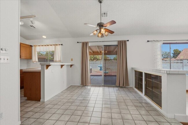 Foto del edificio - 1 story pool home in the North West- 3 bedroom, 2 baths