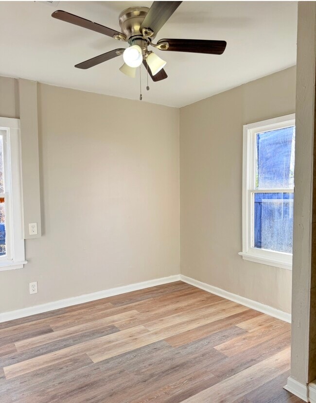 Building Photo - 921 N Pierce St