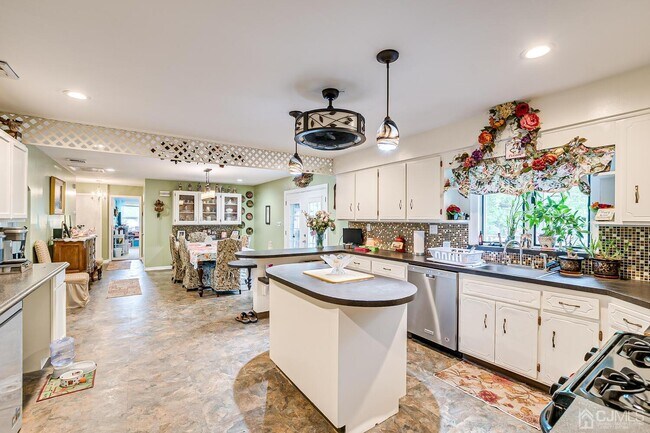 Foto del edificio - 24 Elizabeth Ave