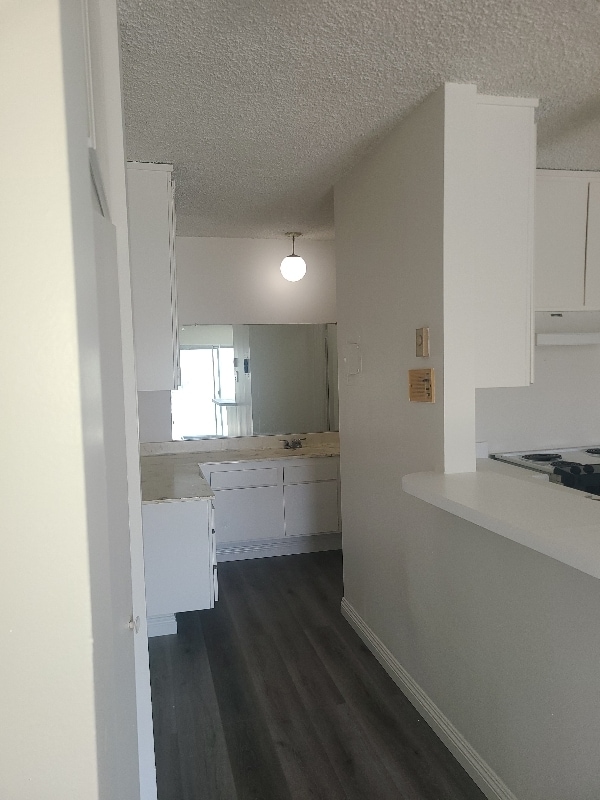 Building Photo - 160 S El Molino Ave