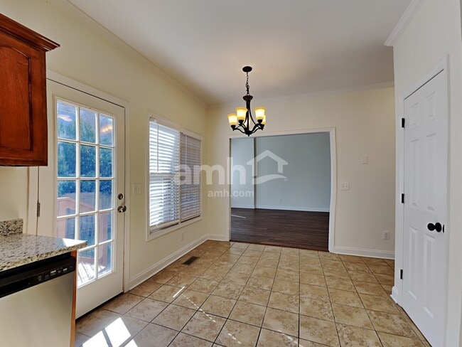 Building Photo - 402 Carmel Dr