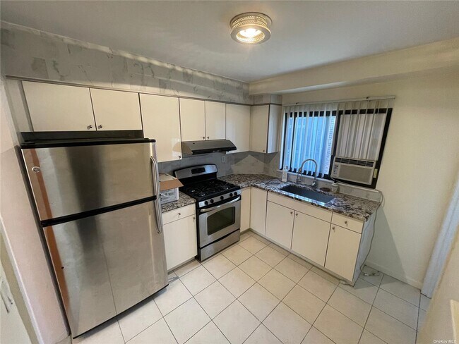 Foto del edificio - 217-32 50th Ave